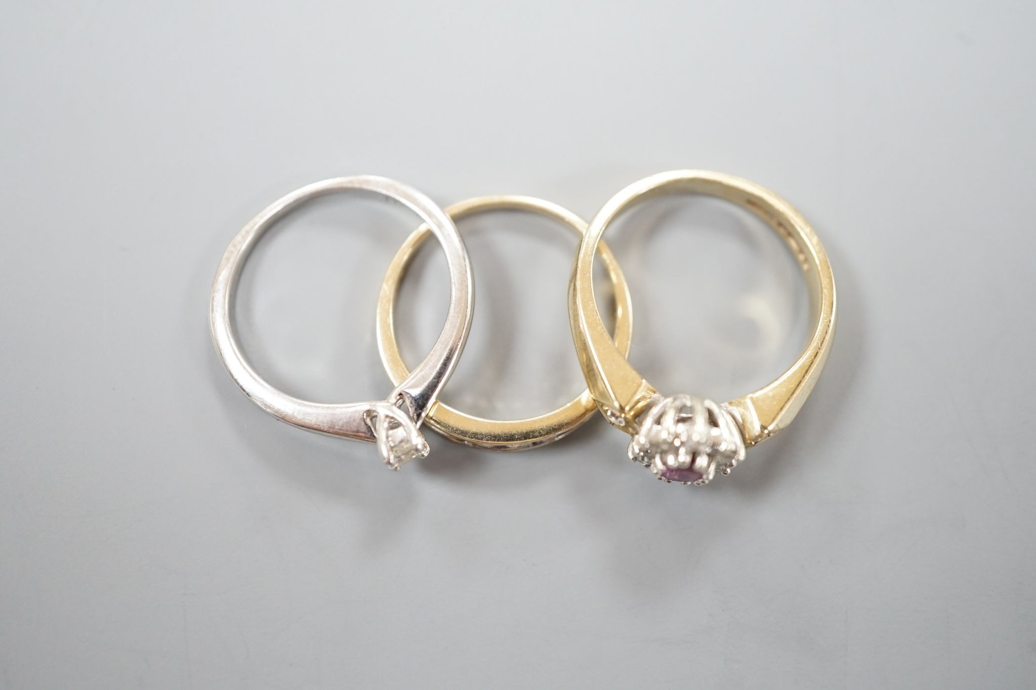 Three assorted 9ct gold and gem set dress rings including a solitaire diamond ring, size I, gross weight 5.8 grams.